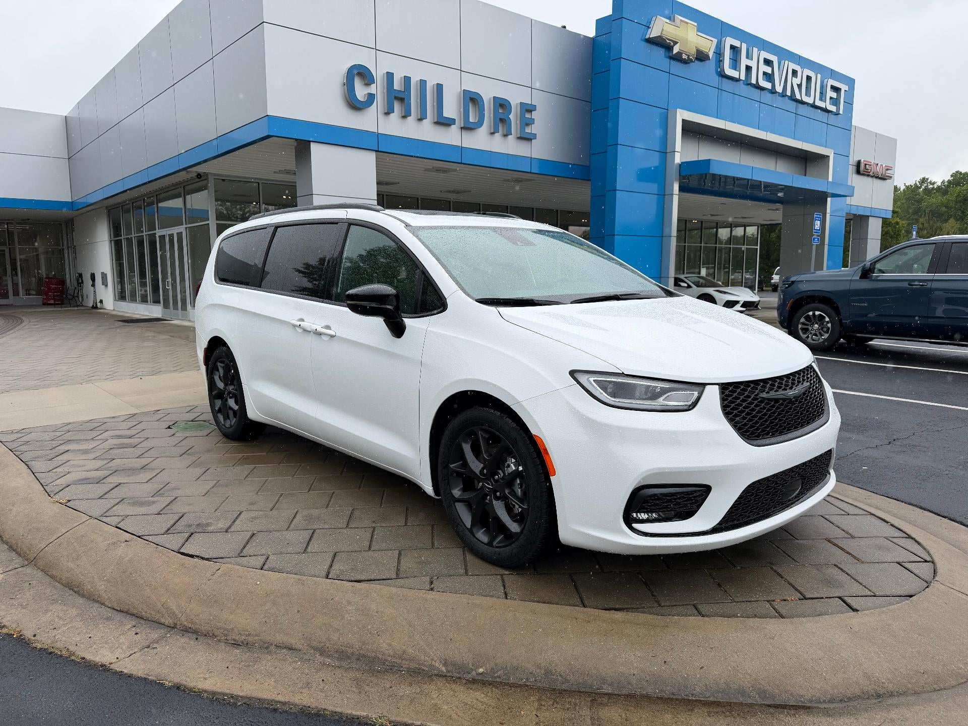 2025 Chrysler Pacifica Limited in White — front three-quarter view